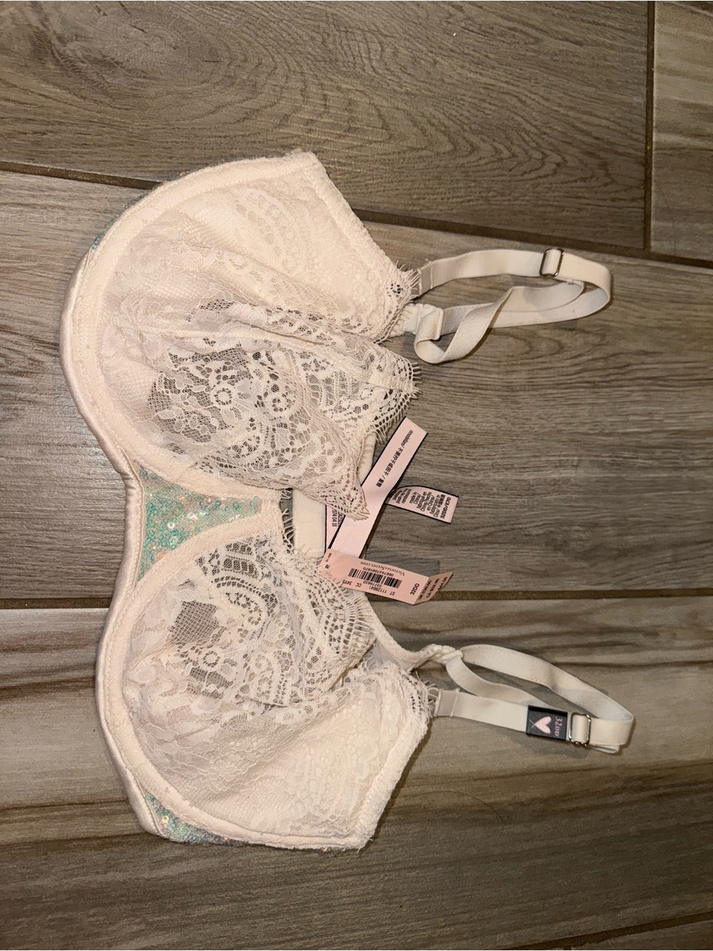 Victoria's Secret Lace Unlined Underwire Bra in Ivory with Seafoam Accents